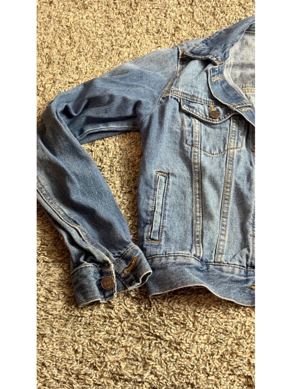 Forever 21 Classic Denim Jacket - Medium Wash, Size S - Picture 4 of 6